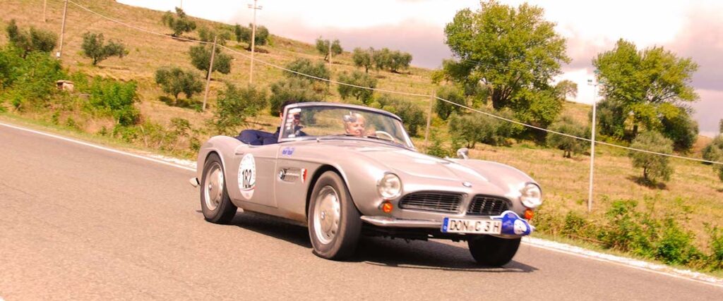 Silberner BMW 507 Roadster beim Gran Premio Nuvolari